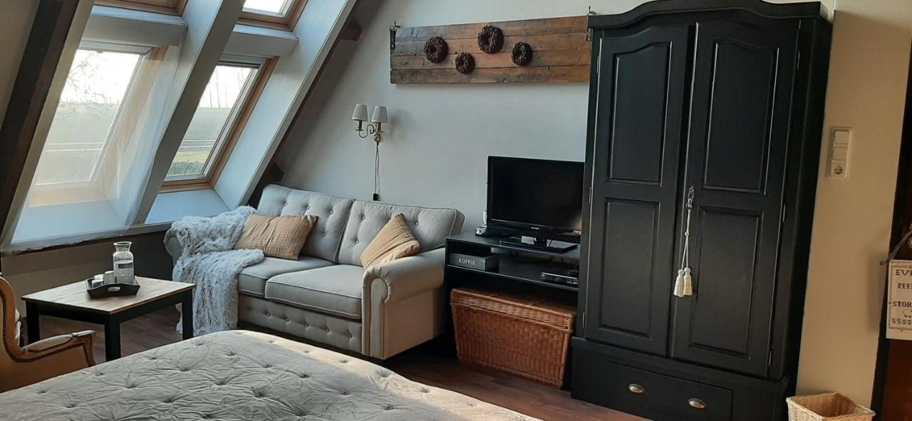 Bed & Breakfast De Kienstee Schoondijke Εξωτερικό φωτογραφία